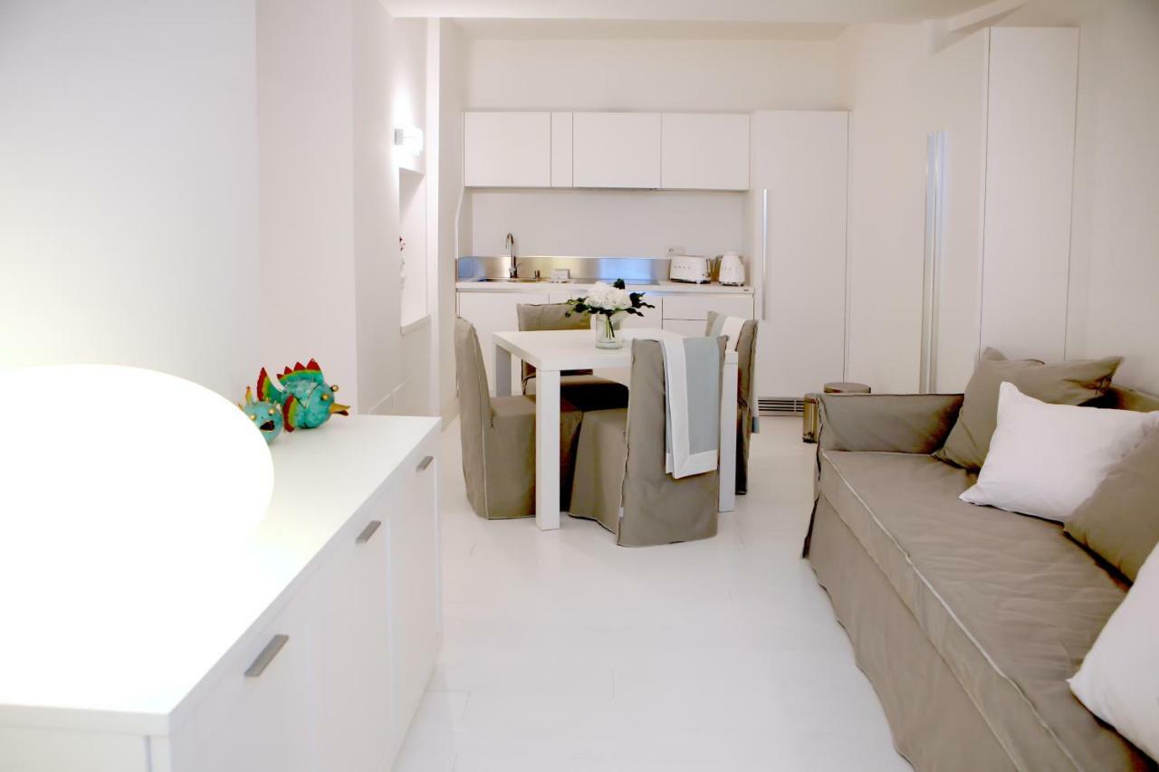 White Stylish Apartments วีโกเอเกวนเซ ภายนอก รูปภาพ